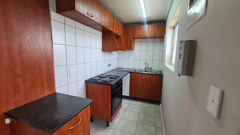 2 Bedroom Property for Sale in Oakglen Western Cape